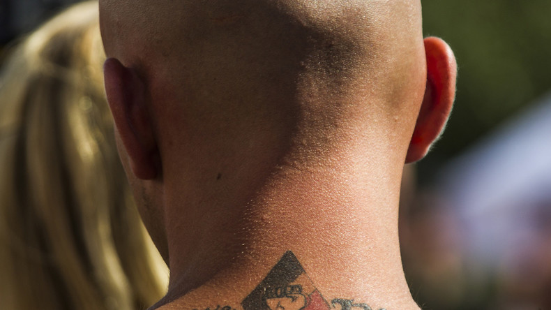 Plusieurs policiers blessés par un néo-nazi en Allemagne