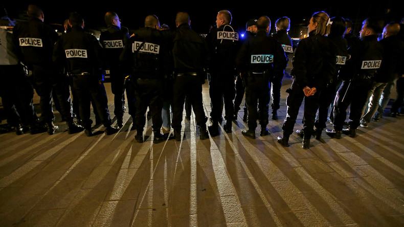 Entre surprise et colère, les manifestations de policiers enflamment le paysage politique