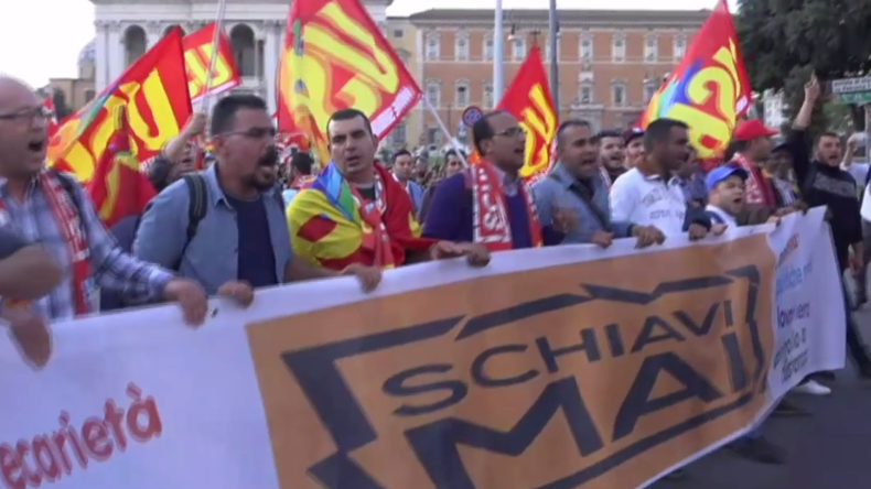 Les réformes constitutionnelles de Matteo Renzi font descendre les Italiens dans la rue