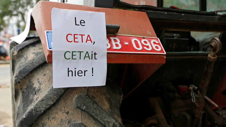 CETA : 8 000 manifestants à Amsterdam déclarent leur soutien à la Wallonie (IMAGES, VIDEO)