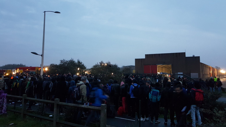 Jungle de Calais : un premier jour d'évacuation réussi (VIDEOS)
