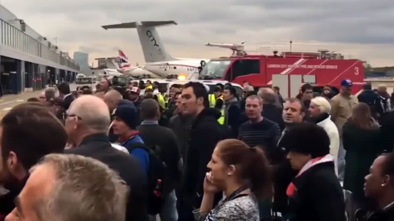 GB : un homme arrêté pour terrorisme après avoir répandu une étrange substance à l'aéroport (VIDEO)