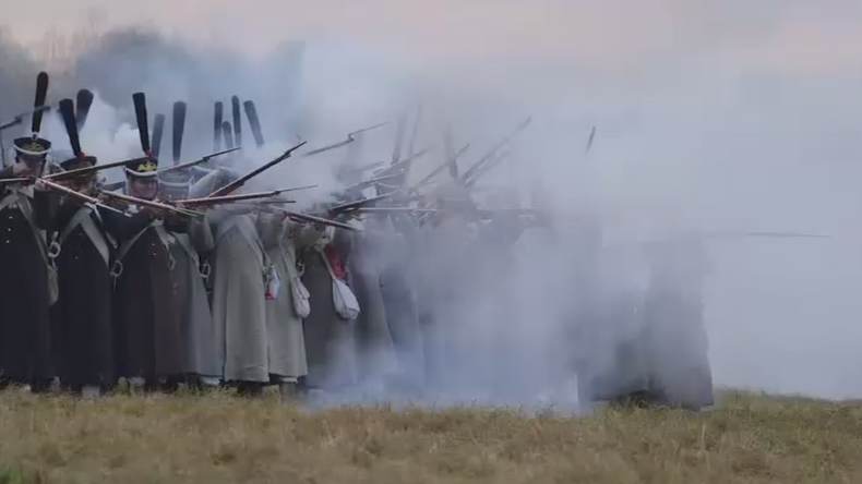Voyage au XIXe siècle : une bataille napoléonienne reconstituée dans la région de Moscou (VIDEO)