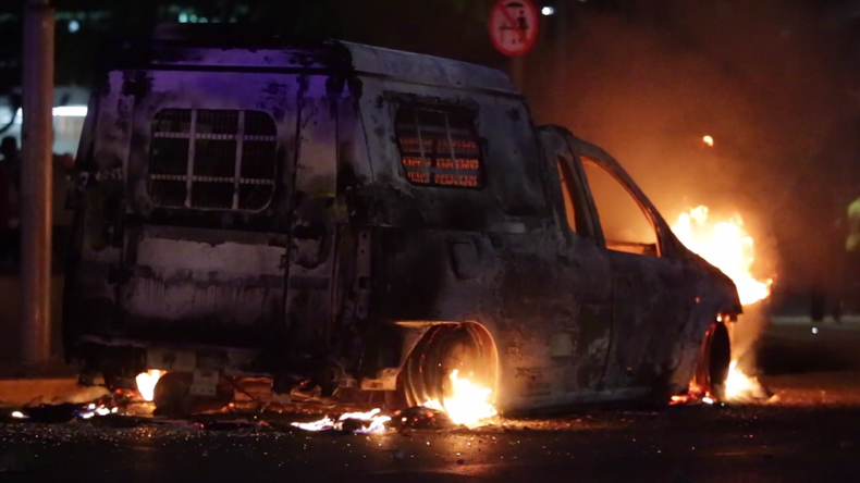 Johannesburg : des étudiants ont incendié des voitures après des heurts avec la police