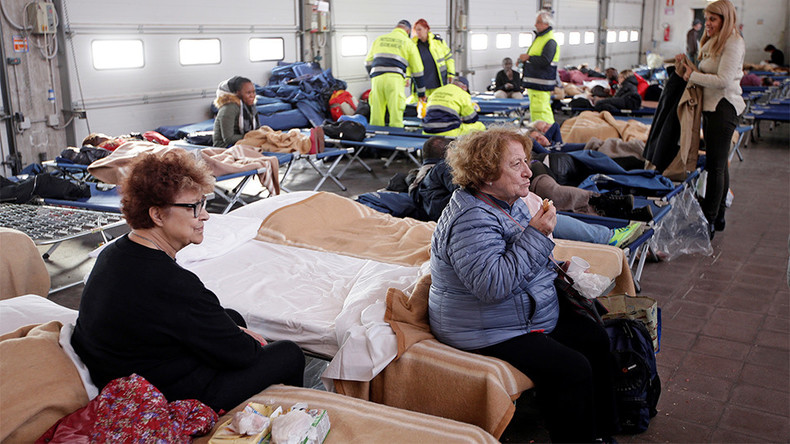 Italie : des centaines de sinistrés fuient les répliques et se réfugient sur la côte