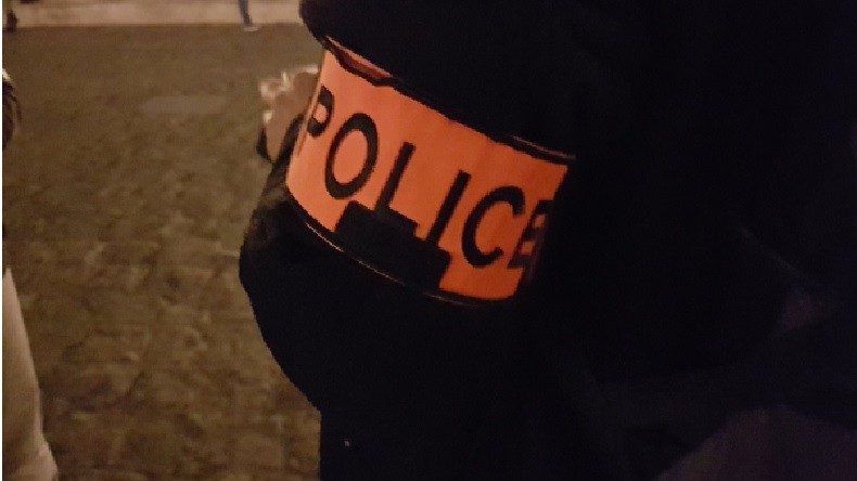 Les policiers ne décolèrent pas, et mènent de nouvelles manifestations à Paris et en France (IMAGES)