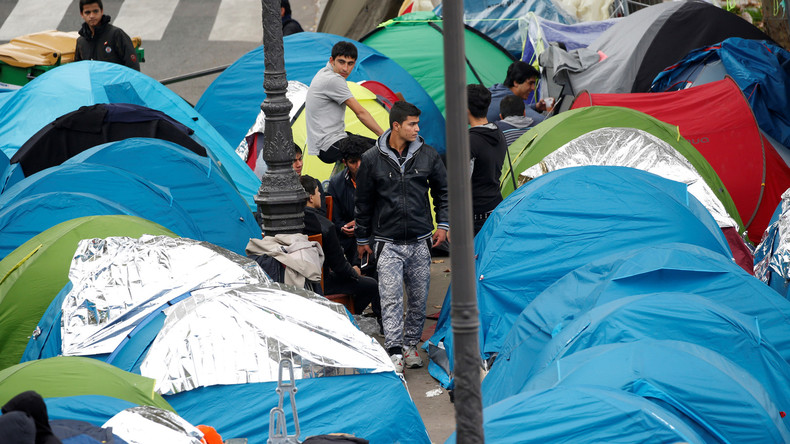 Valls : le campement de migrants de Stalingrad sera évacué «la semaine prochaine»