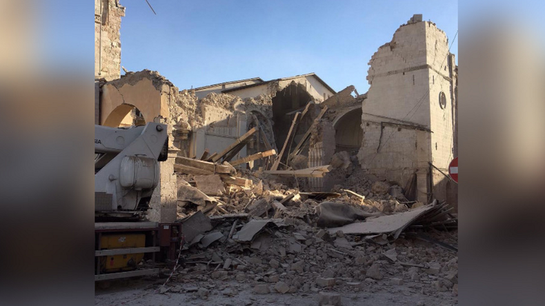 Plusieurs bâtiments en ruines suite à une nouvelle forte secousse sismique en Italie (VIDEO, IMAGES)