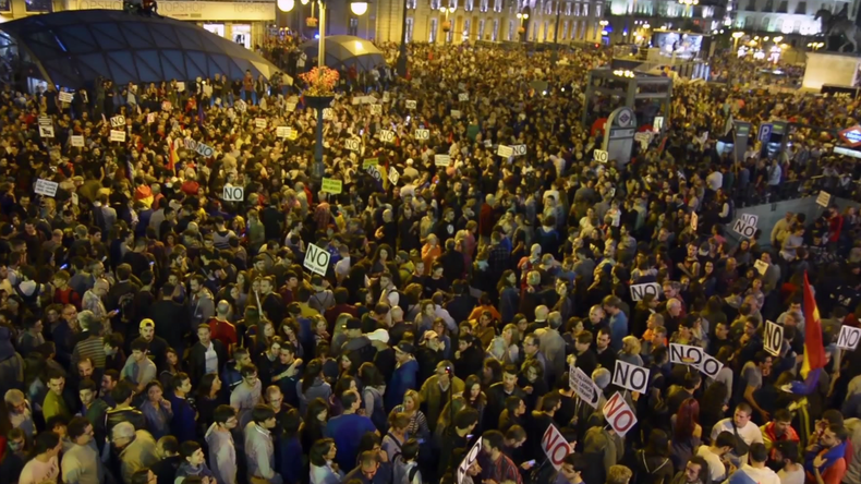 3 000 Espagnols manifestent à Madrid car ils ne veulent pas de Mariano Rajoy comme Premier ministre