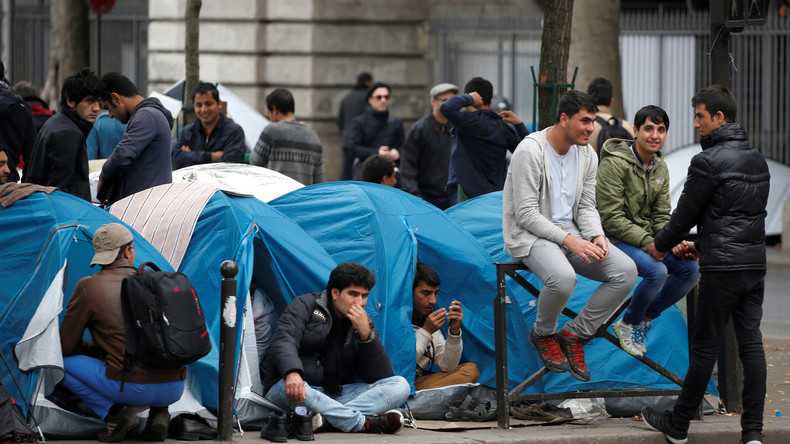 Opération de contrôle dans un camp de migrants à Paris (PHOTOS, VIDEOS)