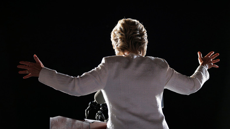 «Tout effacer» : John Podesta sur les emails «secrets» d’Hillary, envoyés via un serveur privé