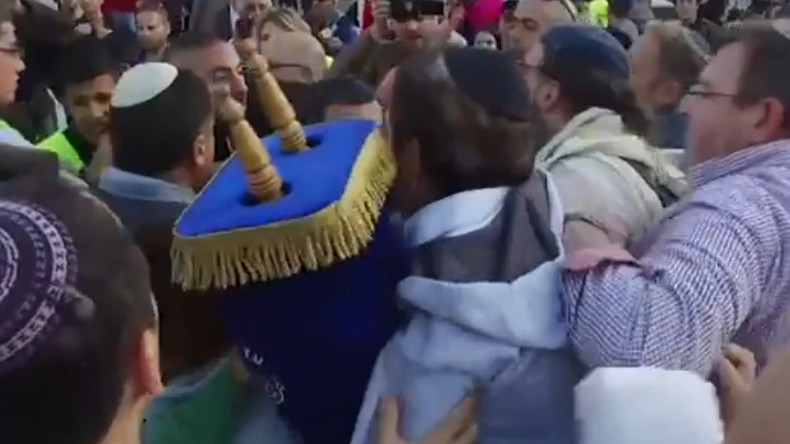 Jérusalem : échauffourées entre juifs orthodoxes et libéraux devant le Mur des Lamentations (VIDEO)