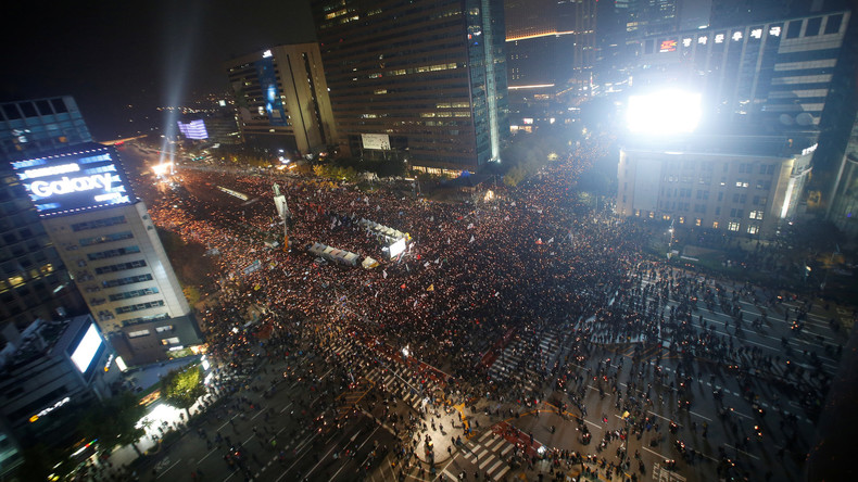 Corée du Sud : à Seoul, une immense foule exige la démission de la présidente du pays