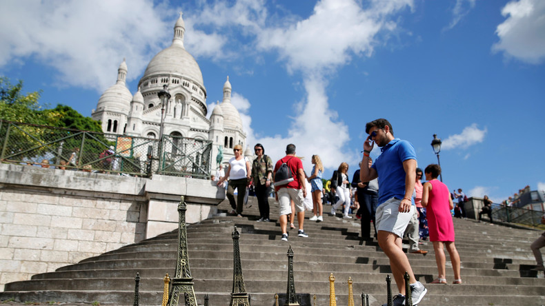 Manuel Valls sort le grand jeu pour faire revenir les touristes en France malgré les attentats
