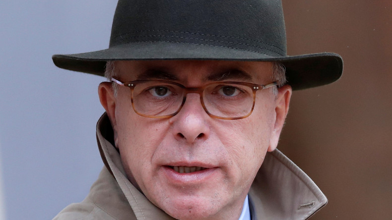 Bernard Cazeneuve exclut de suspendre le fichier regroupant les données personnelles des Français