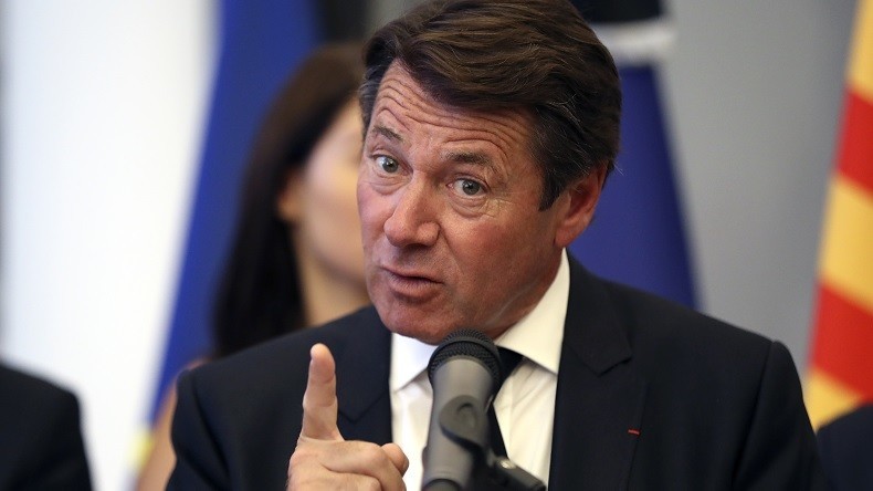Var : l’Etat fait fermer deux aéroports aux vols hors espace Schengen, Christian Estrosi s'offusque