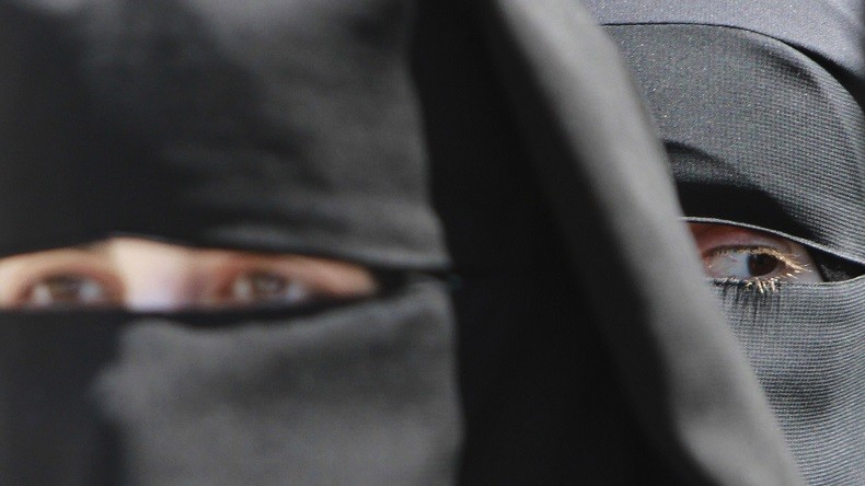 Italie : une femme musulmane condamnée à 30 000 euros d'amende pour avoir porté un niqab