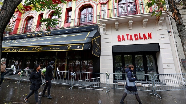 EN CONTINU : Un an après les attentats, Paris rend hommage aux victimes