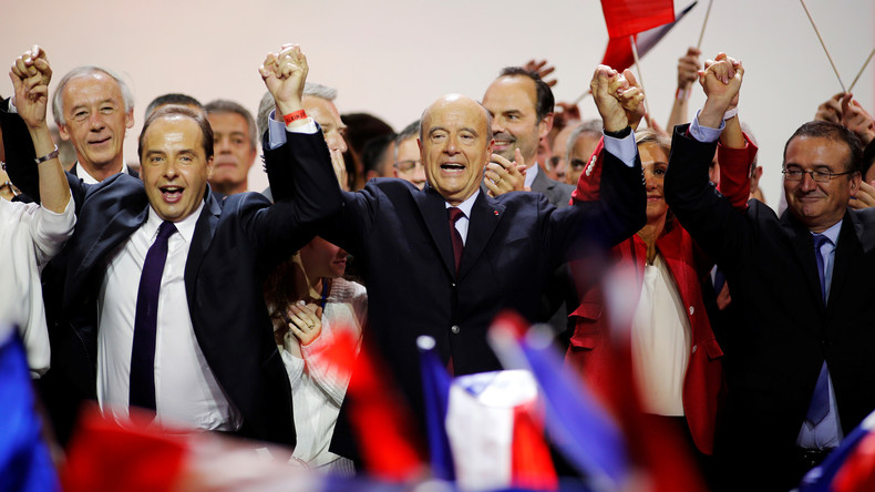 Au Zénith de Paris, les soutiens de Juppé allument Sarkozy