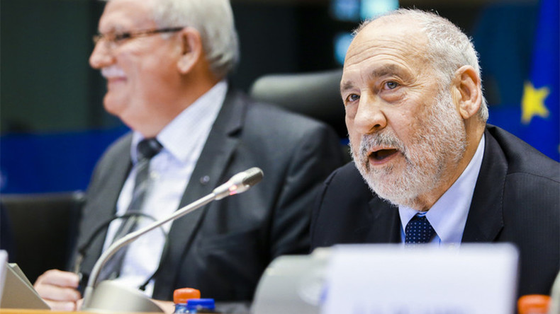 Joseph Stiglitz, prix Nobel d'économie, devant le parlement européen, Photo ©Parlement européen