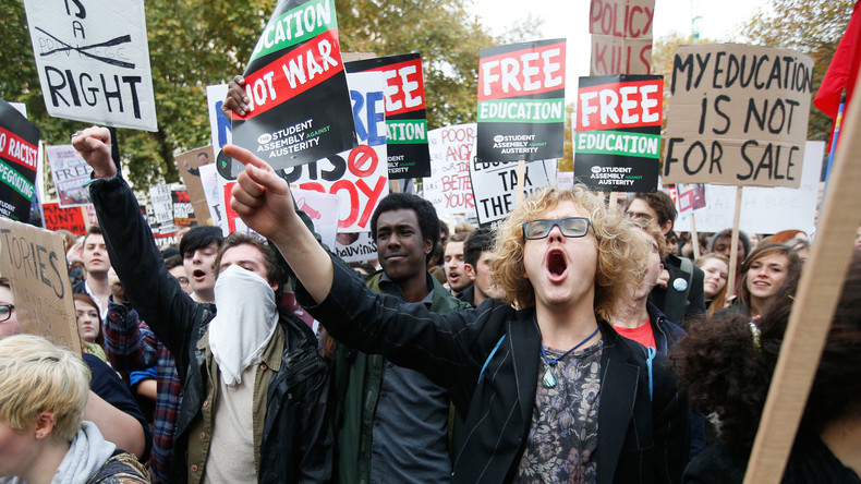 «Des rêves, pas des dettes» : les jeunes défilent dans Londres pour réclamer la gratuité des études