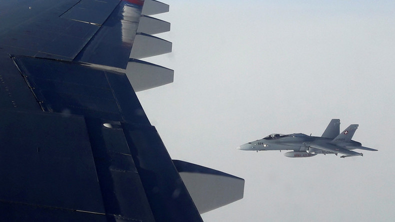 Manœuvre dangereuse de chasseurs suisses près d’un avion officiel russe, Moscou demande des comptes