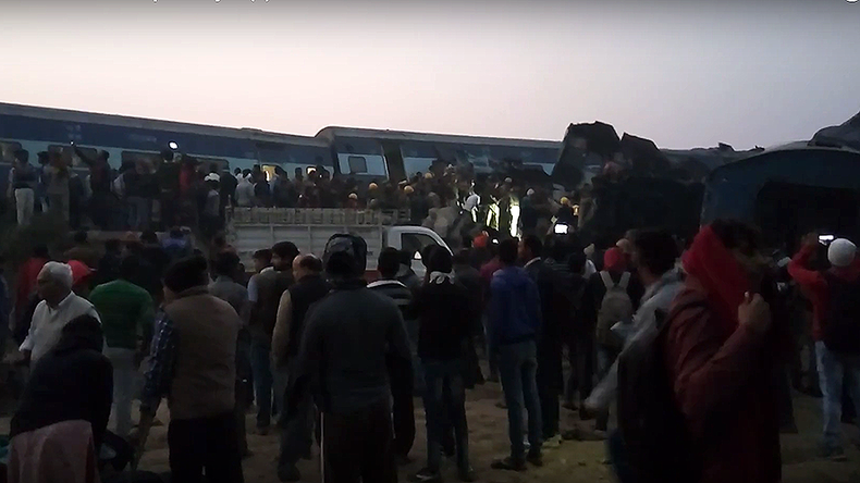 Au moins 142 morts dans un accident de train dans le nord de l'Inde (PHOTOS, VIDEOS)