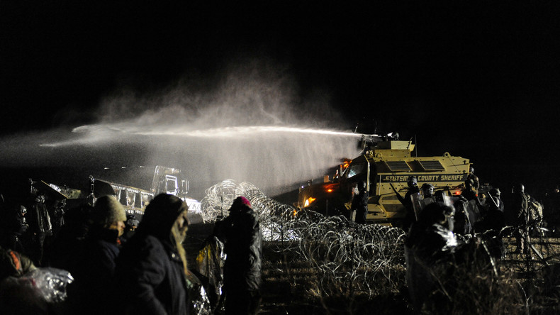 Projet d’oléoduc dans le Dakota : 167 blessés dans des affrontements entre manifestants et policiers