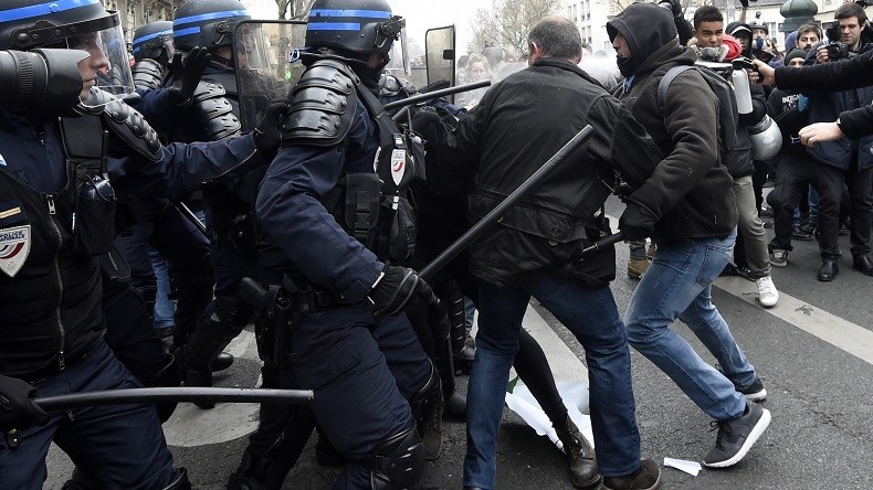 Un policier condamné à huit mois de prison avec sursis pour avoir frappé un lycéen de Bergson