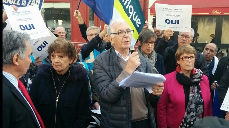 NDDL : à Paris, une centaine de manifestants ont demandé le démarrage des travaux de l'aéroport