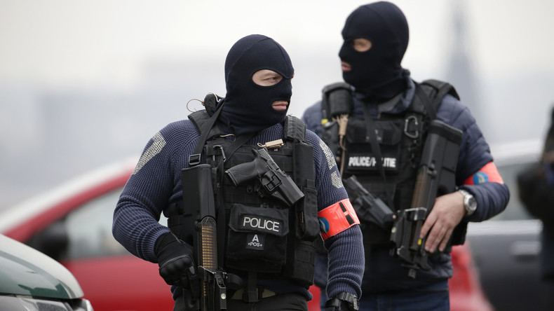 Les terroristes voulaient frapper le 1er décembre et ciblaient Disneyland et les Champs Elysées