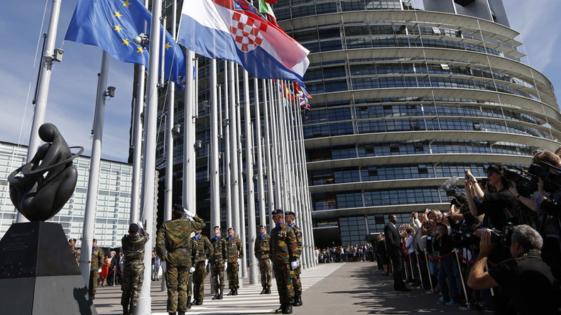 «Poignard sur le cœur de l’OTAN» : le candidat au département d'Etat ne veut pas d’armée européenne