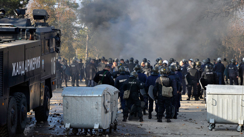 2 000 migrants affrontent la police dans le plus grand centre pour réfugiés de Bulgarie