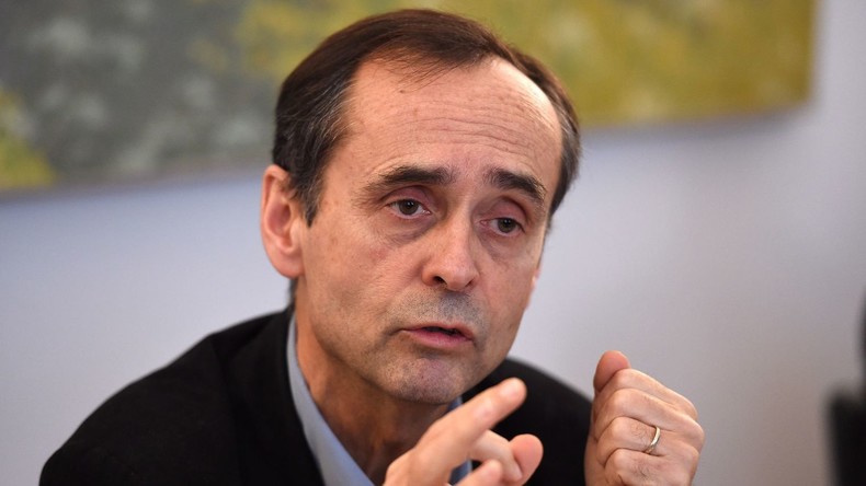 «T'es qu'une grosse tête de con» : Robert Ménard diffuse un message d'insultes de Thierry Ardisson