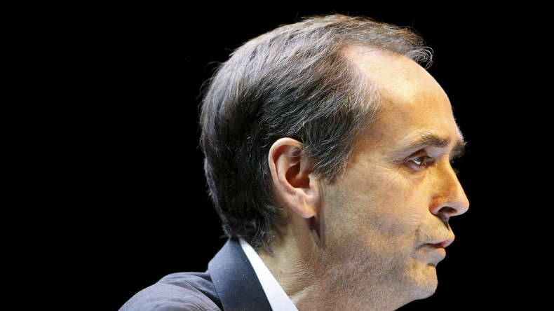 Robert Ménard détourne les affiches anti-VIH pour louer la fidélité et déclenche un tollé