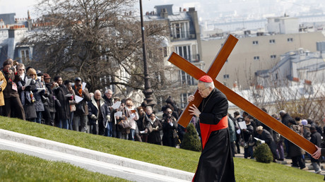 Monseigneur André Vingt-Trois, durant la procession du vendredi Saint à Montmartre