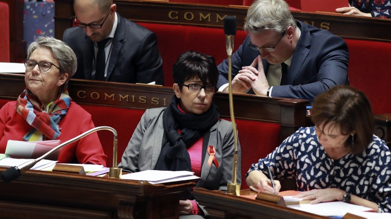 IVG : l'Assemblée vote la pénalisation controversée des sites de «désinformation»