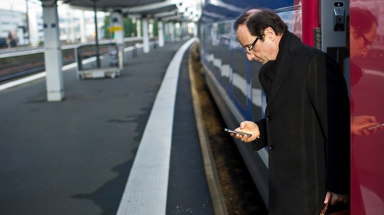 Après le renoncement du président à se représenter, les internautes disent «Bye Bye Hollande»