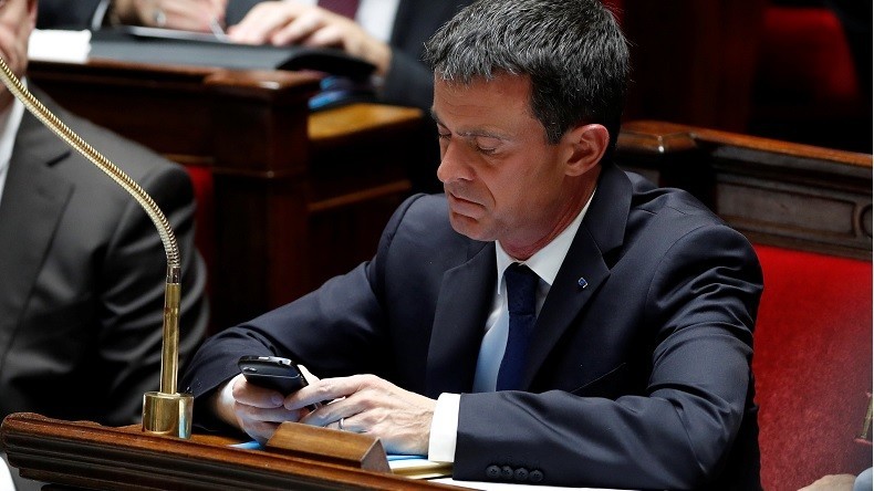 Renoncement de Hollande : et si tout était parti d’un mystérieux SMS envoyé à 16h30 ? (VIDEO)