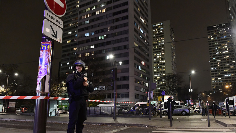 Paris : le braqueur de l'agence de voyages en fuite, pas de victime (PHOTOS)