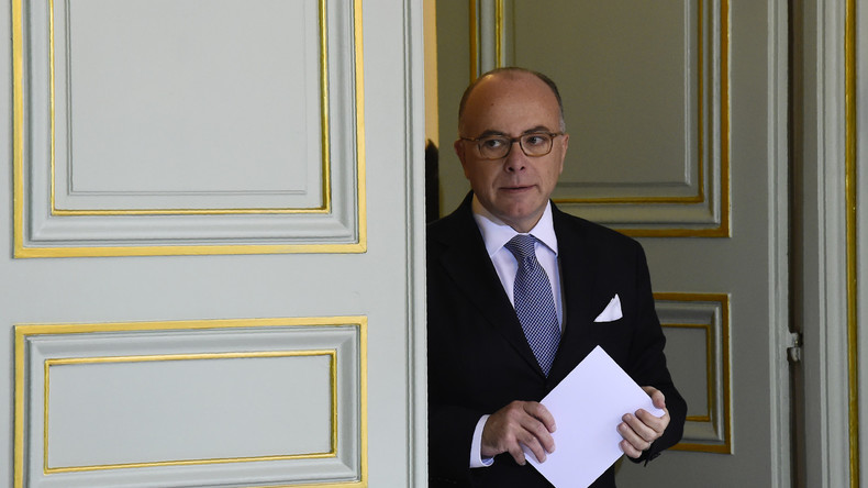 Terrorisme, islamisme, grogne policière : le FN tombe à bras raccourcis sur Bernard Cazeneuve