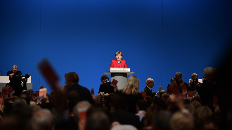 Allemagne : quand Angela Merkel se fait applaudir par son parti durant... onze minutes !