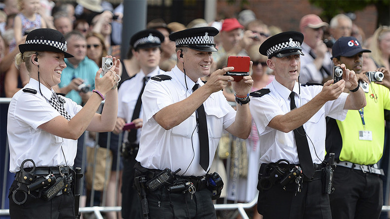 «Si tu craches, je t'éclate !» : quand la police britannique prévient après les coups (VIDEO)