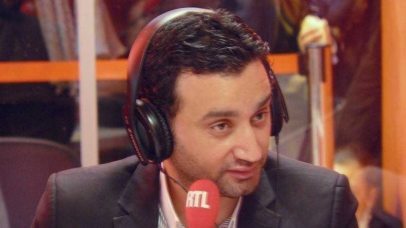 TPMP : Cyril Hanouna pose la main de sa chroniqueuse sur son sexe ... et autres dérapages