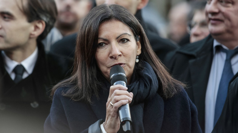 Primaire de la gauche : la maire de Paris Anne Hidalgo soutient Vincent Peillon
