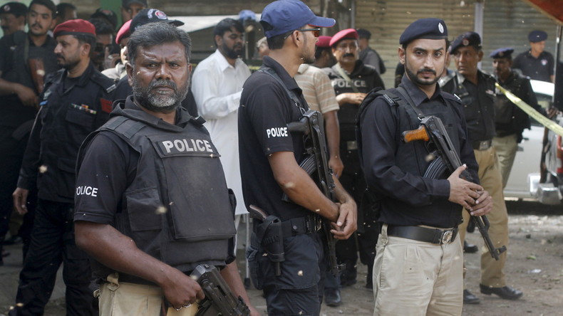 Pakistan : une fillette tuée par une bombe devant une école