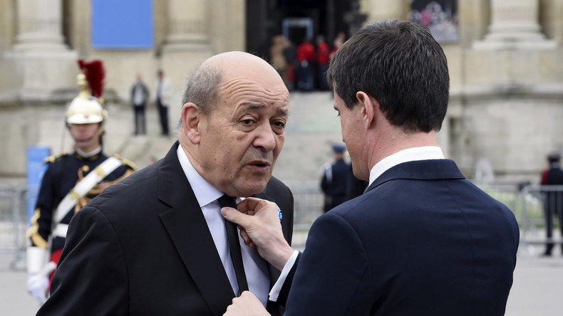 Jean-Yves Le Drian devrait soutenir Manuel Valls lors de la primaire à gauche