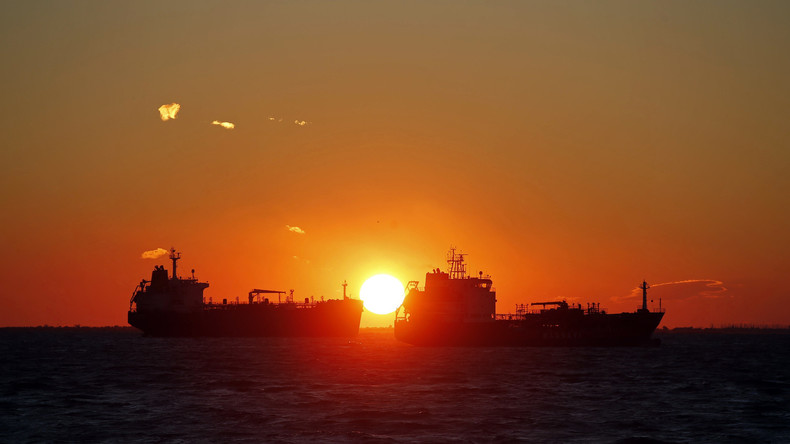 Les cours du pétrole s'envolent après l'accord «historique» sur la réduction de la production