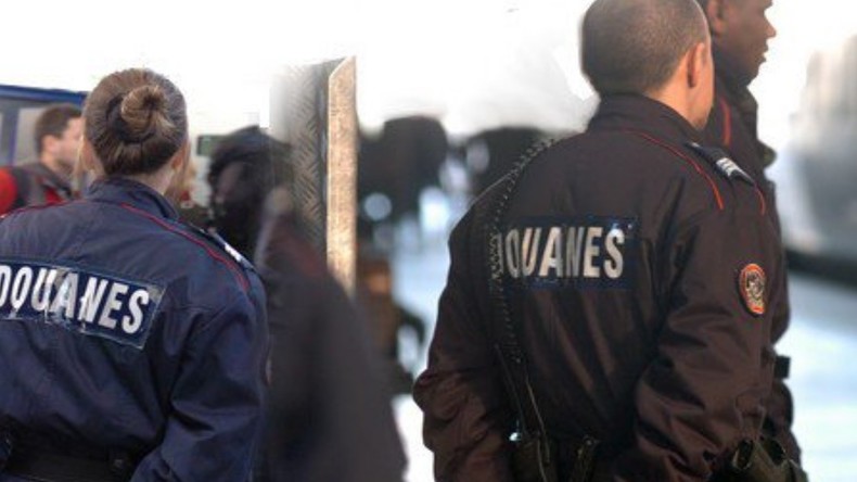 Perquisitions dans plusieurs services des douanes françaises, 800 000 euros saisis