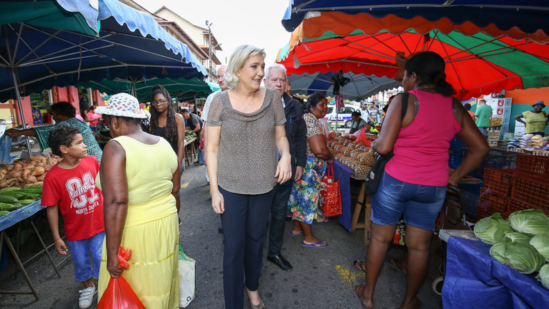 Marine Le Pen dénonce l'immigration de masse en Guyane